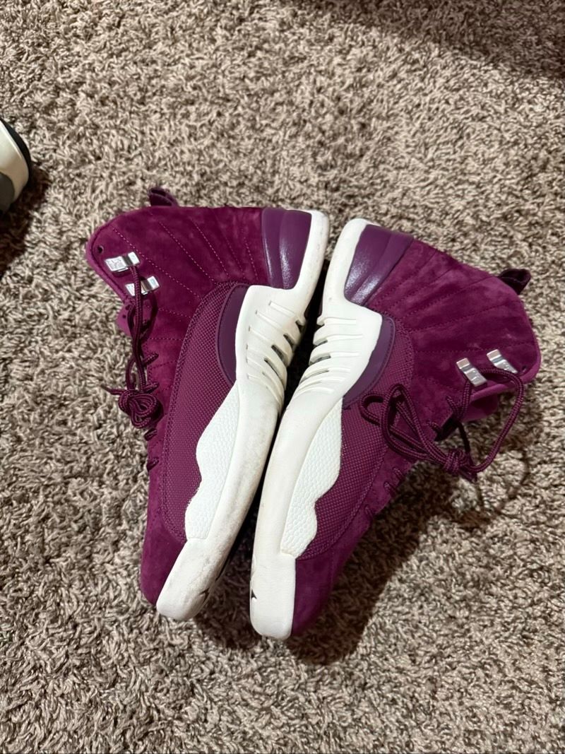 Jordan 12 Retro Bordeaux - Used/Worn