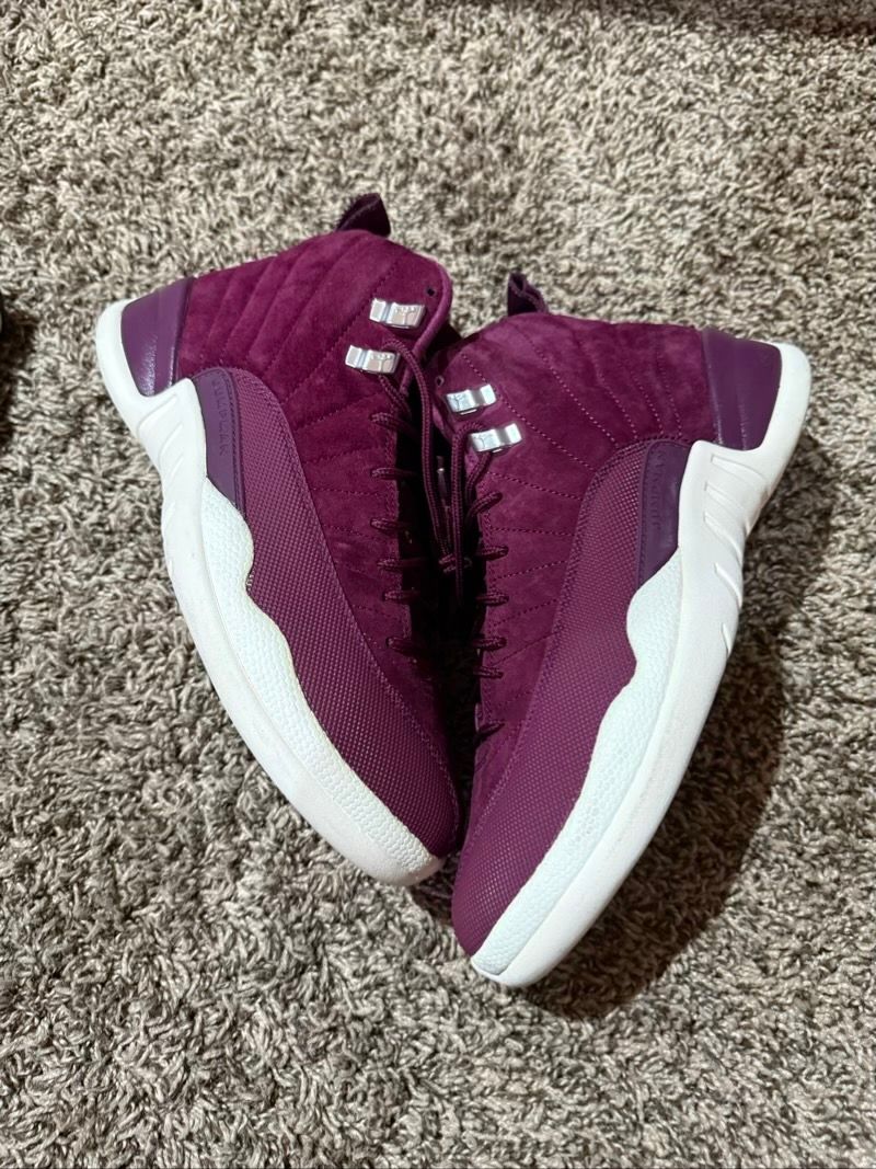 Jordan 12 Retro Bordeaux - Used/Worn